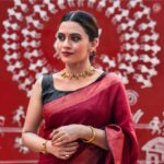 Dhanya Mary Varghese Instagram - Shine brighter than ever. May this festive season bring you and your loved ones prosperity, happiness and peace... Happy Vijaydashami, Navratri and Dussehra.. . . . . #alapattfashionjewellerytvm #fashionjewelry #dussehra #navratri #navratricollection #goldnecklace #goldearrings #goldoffer #alapatttrivandrum