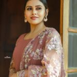 Dhanya Mary Varghese Instagram - Elegance can be simple🩷 MUA : @divyas_makeover_ DOP : @jeevas_gladmantis @_raylightsphotography_ 👗 : @thanzscouture #dhanyamaryvarghese #actress #model #dancer #salwarsuits #elegant #malayalammovies #malayalamserial #biggboss #biggbossmalayalamseason4 #photography #photooftheday #photoshoot#ramadan #ramdan #festival