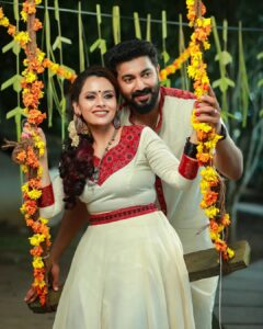 Dhanya Mary Varghese Instagram - ഏവർക്കും തിരുവോണദിനാശംസകൾ

Costumes: @byhand.in

Make up Hair and Styling :@divyas_makeover_

DOP :@jeevas_gladmantis

Ornaments : @dheeksha.jewels

#johnjacob #dhanyamaryvarghese #actors #Asianet #lifewithjod #anvitha #ഓണംവയർ #onam2022 #anarkali #anarkalisuits #ethnicwear #ethnic #fashion #cottonfabric #handloomfabric #handloomfashion #byhandkochi #ethicalfashion #byhand_india #casualouting #sustainablefashion #byhandclothing #byhand #indianwear #ethnicwear #ethicalfashion #inclusivefashion #indianwear #sustainablefashionbrand #vocalforlocal