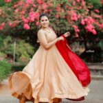 Dhanya Mary Varghese Instagram - 💛💛💛❤ MUA : @divyas_makeover_ DOP : @jeevas_gladmantis @_raylightsphotography_ 👗 : @thanzscouture #dhanyamaryvarghese #actress #model #dancer #salwarsuits #elegant #malayalammovies #malayalamserial #biggboss #biggbossmalayalamseason4 #photography #photooftheday #photoshoot#vishu #festival