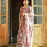 Dhanya Mary Varghese Instagram - Elegance of Salwar👗🩷 MUA : @divyas_makeover_ DOP : @jeevas_gladmantis @_raylightsphotography_ 👗 : @thanzscouture #dhanyamaryvarghese #actress #model #dancer #salwarsuits #elegant #malayalammovies #malayalamserial #biggboss #biggbossmalayalamseason4 #photography #photooftheday #photoshoot