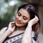 Dhanya Mary Varghese Instagram - Sarees truly are dresses with a soul. Costumes : @byhand.in MUA : @divyas_makeover_ DOP : @_raylightsphotography_ #dhanyamaryvarghese #actress #malayalammovies #malayalamserial #biggboss #biggbossmalayalamseason4 #reeloftheday #photoshoot