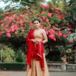 Dhanya Mary Varghese Instagram - 💛💛💛❤ MUA : @divyas_makeover_ DOP : @jeevas_gladmantis @_raylightsphotography_ 👗 : @thanzscouture #dhanyamaryvarghese #actress #model #dancer #salwarsuits #elegant #malayalammovies #malayalamserial #biggboss #biggbossmalayalamseason4 #photography #photooftheday #photoshoot#vishu #festival