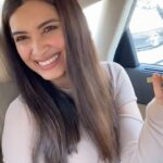 Diana Penty Instagram - Make up sesh…on the go! Featuring @esteelauder’s Pure Colour Envy Lipstick in Dynamic 💄@esteelauderin #beauty #lipstick #makeup #reels #reelsinstagram #reelsindia #reelsinsta #trendingsongs #trending #song