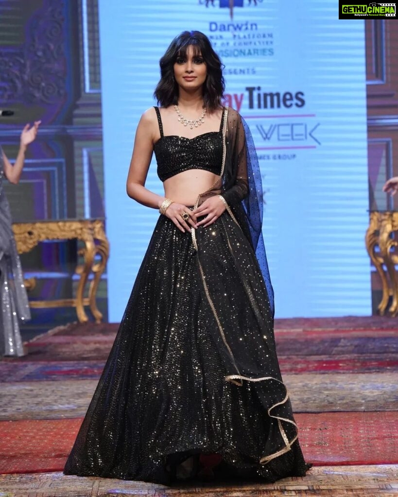 Diana Penty Instagram - Bombay Times Fashion week ‘22 🖤 On the ramp for @indya x @giva.co! @darwinplatformgroupofcompanies