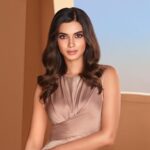 Diana Penty Instagram – Behind your beauty is confidence. 

Treat yourself with our number one  #DoubleWear Stay-in-Place foundation for 
✨ Flawless matte finish 
✨ 24-hour wear 
✨ Oil and shine control 
✨ Transfer resistant makeup 
✨ Sweat and humidity proof 
✨ 50+ shades for every Indian woman 
 What’s more?  log on to www.esteelauder.in to avail exciting offers 💞

✨Pick your deluxe sample on purchase of ₹1,800 and above
✨Get a full-size lip product on purchase of ₹3,600 and above.
✨Receive a beauty sponge on all foundation orders

#beauty #makeup #esteelauder