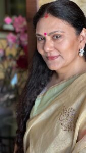 Dipika Chikhlia Instagram - I ask for forgiveness if I have made any mistake in quoting this ….Ek shloki ramayan …..gujrati homes it’s taught to most children :) …..hanuman chalisa, mrityunjay mantra and Gayatri mantra 🙏🥰

#path #hanuman #ramayan #mantra #instagood #photography #photooftheday #instagram #picoftheday #fashion #beautiful #instadaily #mumbai #style #photo #happy #explore #reelitfeelit #reelofinstagram #reels #fashionreel #moodyreel #mumbaiinstagram #instagramreel #instareel#dipikachikhliatopiwala
#Trendingreels  #viral 
#Viralvideo