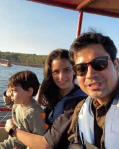 Ekta Kaul Instagram - First boating experience part 2! @sumeetvyas thank you.. 🤘🏻🤘🏻
