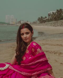 Ekta Kaul Instagram - Through the eyes of @gourabganguli.. 💕💕
After a fun shoot and a decent breakfast and a lot of fights! 😝😝

You are magic @gourabganguli please Baki photos bhi edit kar do 🙏🏻🙏🏻🙏🏻 😭😂

Wearing : @kosataga.in 
Make up and hair @therealdevikathapa
Extensions @divadivinehair