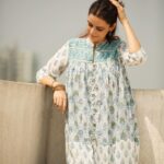 Ekta Kaul Instagram - The way I dress usually tells state of me being! 🌈🌈❤️❤️🌈🌈 Wearing : @shilpihandicrafts Captured by @iam_kunalverma