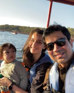 Ekta Kaul Instagram - First boating experience part 2! @sumeetvyas thank you.. 🤘🏻🤘🏻