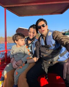 Ekta Kaul Instagram - First boating experience part 2! @sumeetvyas thank you.. 🤘🏻🤘🏻