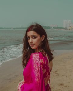 Ekta Kaul Instagram - Through the eyes of @gourabganguli.. 💕💕
After a fun shoot and a decent breakfast and a lot of fights! 😝😝

You are magic @gourabganguli please Baki photos bhi edit kar do 🙏🏻🙏🏻🙏🏻 😭😂

Wearing : @kosataga.in 
Make up and hair @therealdevikathapa
Extensions @divadivinehair