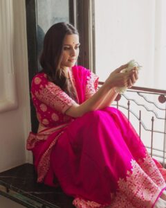 Ekta Kaul Instagram - Through the eyes of @gourabganguli.. 💕💕
After a fun shoot and a decent breakfast and a lot of fights! 😝😝

You are magic @gourabganguli please Baki photos bhi edit kar do 🙏🏻🙏🏻🙏🏻 😭😂

Wearing : @kosataga.in 
Make up and hair @therealdevikathapa
Extensions @divadivinehair