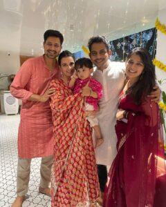 Ekta Kaul Instagram - Happy Diwali everyone ! 
May the light of diya guide you to the way of happiness. 
May every aspect of your life becomes luminous. 
And may you be healthy and happy. 🌈🌈💕💕

दीपावाली की हार्दिक शुभकामनाएँ 💥💥

Don’t burn crackers 🙏🏻🙏🏻

Wearing @aachho 
Ved 👕 @littlelovebespoke