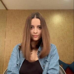 Ekta Kaul Instagram - That’s me happily drying my hair, smoothening them & curling away with my Dyson AirWrap♥️ With no extreme heat damage, I am able to do salon like hairstyles at home, all by myself! 

Because who doesn’t like good hair days everyday? @dyson_india 
#DysonIndia
#DysonAirWrap
#goodbyeextremeheat
