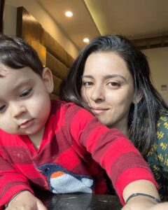 Ekta Kaul Instagram - Our hard work is coming to you in just 4 days! This is our first day on set. Ved was with me throughout the shoot, supporting me in the best of his capacity. He’s my lucky charm and my pillar of strength. God bless you my jigar. Thank you for coming in my life and making me a better human. Thank you for making me believe in myself. #tanaav