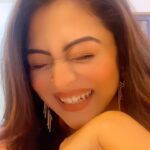 Falaq Naaz Instagram - Sorry for this one 😬🤪 . . . #reelitfeelit #comedy #falaqnaaz #viralvideos #explore #reels #trendingreels #foryou #originalaudio #papakipari #memes