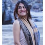 Falaq Naaz Instagram - Kabhi kabhi aas paas chand rehta hai Kabhi kabhi aas paas shaam rehti hai💙💫 . . . Pc-: @aatuuuuuuuuu . . . #ladakh #trip #throwback