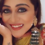 Falaq Naaz Instagram - Surmedaani🎶 . . . Jhumka-: @the_jewel_gallery . . . #reelitfeelit #punjabi #song #surmedani #ammyvirk #falaqnaaz #trendingreels #viral #reelsinstagram