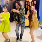 Falaq Naaz Instagram - Glassy With the OG @ashokmastie 😍🎵👻 Aur pagalon ki tarah naachte hue main aur @lizaa_malik 😂 . . . 🧥- @deebaco_official . . . #reelitfeelit #glassy #ashokmastie #falaqnaaz #punjabisongs #trendingreels #viralreels #explorepage