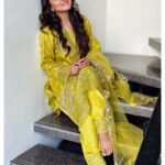 Falaq Naaz Instagram - Salam✨ . . . Outfit-: @muskan_collection05 . . . #falaqnaaz #ootd #pakistanisuits #eidspecial #photoshoot #photography #picoftheday #fashion