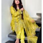 Falaq Naaz Instagram - Salam✨ . . . Outfit-: @muskan_collection05 . . . #falaqnaaz #ootd #pakistanisuits #eidspecial #photoshoot #photography #picoftheday #fashion