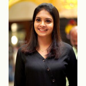 Gayathri Arun Instagram - Candids are always the best 😊.. 
📸 @click_and_touch