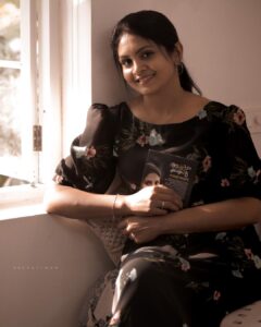 Gayathri Arun Instagram - Coruscating… ⚡️🌞 
 👗 @alluradst 
📸 @rijo_r.j_  @98craftman  #picoftheday #achappamkadhakal #photoshoot