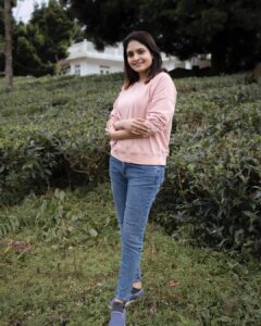 Gayathri Arun Instagram - 🌸 
📸 @lost_nomadic
#location #peerumedu #hillstation #shootmode