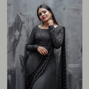 Gayathri Arun Instagram - Mysterious allure embodied in black 💫🖤

📸 @unniharidas43 
MUA @amal_ajithkumar 
Styling @doms.2010 
Costume @zara_designs_thodupuzha