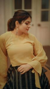 Gayathri Arun Instagram - 🌻🌝🌻

📸 @at_razz_world 
Mua @ravishing_box @_sanaah._
Stylist @tessaannkoshy
Outfit @merakidesigns_by_nancyabraham