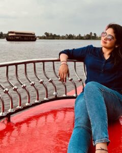 Gayathri Arun Instagram - 🛶 ❤️ 
📸 @arunrmenon7