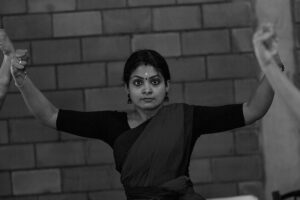 Gayathri Arun Instagram - These photos are the reminder of a truly unforgettable experience, Navarasa Sadhana. 
A workshop conducted by dearest Guru Venu Ji, which was full of activities designed to help us further our acting skills.  It include the lessons on the fundamentals of acting through Navarasas and Vyabhichari Bhavas. The practice sessions, improvisations, the stories of Guruji, and the extremely talented peers - what more could one ask for? The whole process was made even more enjoyable by the amazing atmosphere of the workshop at Natanakairali. Venu G created a warm and welcoming environment, where everyone felt comfortable to express themselves and take risks. Thank you @natanakairali, Venuji, Nirmala teacher, @kapilavenu and all my dear batch mates.. 
miss u all❤️🙏
📸 @manojparameswaran #NavarasaSadhana #ActingWorkshop #ActingSkills #Theatre #selfevolution #PerformingArts #ActorLife #ActorsLife