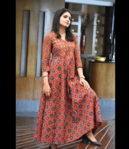 Gayathri Arun Instagram - Sometimes you have to stand up for yourself to yourself ❤️… #happymorning #selflove 
👗 @byhand.in