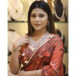 Hamida Khatoon Instagram - Necklace glam up any outfit without feeling like too much ✨🌟 Necklace :- @ambicapearlsandjewellers Earrings :- @ambicapearlsandjewellers Designer :- @ohanahyd Photographer :- @shobas__pixels Style by :- @khan_mehraj #hamida #hamidakhatoon #smile #smilingqueen #jewellery #add