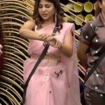 Hamida Khatoon Instagram - 𝑆ℎ𝑒 ℎ𝑒𝑙𝑝𝑒𝑑 𝑒𝑎𝑐ℎ 𝑖𝑛𝑑𝑖𝑣𝑖𝑑𝑢𝑎𝑙 𝑔𝑒𝑛𝑢𝑖𝑛𝑒𝑙𝑦 𝑏𝑦 𝑛𝑜𝑡 𝑏𝑒𝑖𝑛𝑔 𝑝𝑎𝑟𝑡𝑖𝑎𝑙. 𝑂𝑢𝑟 𝑄𝑢𝑒𝑒𝑛 𝑖𝑠 𝑒𝑚𝑝ℎ𝑎𝑡ℎ𝑒𝑡𝑖𝑐, 𝑆ℎ𝑒 𝑡ℎ𝑖𝑛𝑘𝑠 𝑓𝑟𝑜𝑚 𝑒𝑣𝑒𝑟𝑦𝑜𝑛𝑒'𝑠 𝑝𝑒𝑟𝑠𝑝𝑒𝑐𝑡𝑖𝑣𝑒❤️ 𝐾𝑒𝑒𝑝 𝑠𝑢𝑝𝑝𝑜𝑟𝑡𝑖𝑛𝑔， 𝑇ℎ𝑎𝑛𝑘 𝑦𝑜𝑢 𝑓𝑜𝑟 𝑣𝑜𝑡𝑖𝑛𝑔 ♾♥️ 𝐴𝑡𝑡𝑖𝑟𝑒 𝑏𝑦 @wardrobe.talks Divine Magic Begin Now . . . ♾♥️ @lightmybodyup ♾♥️ @hamida_fan_page ♾♥️ @hamida_holicx ♾♥️ @selfobssessed_22 ♾♥️ @_deepa_arya_official ♾♥️ @varshini_vijji ♾♥️ @teju_tejaswini_146 ♾♥️ @nithinbannu #queenofhearts #hamida #hamidakhatoonofficial #bigbossott #sweet16 #starmaa #disneyhotstar #loneranger #divinemagicbeginnow #momentslikethese #infinitylove #gratitude #thaggedele