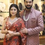Hamida Khatoon Instagram - @ambicapearlsandjewellers opening with Co star of brahmamudi @srikarkrishnaofficial Hamida Designer :- @ohanahyd Style by :- @khan_mehraj Necklace :- @ambicapearlsandjewellers Earrings :- @ambicapearlsandjewellers Makeup by me ☺️ #hamida #hamidakhatoon #jewellery #swapna #rahul #swapnarahul #add Gachibowli