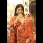 Hamida Khatoon Instagram - 𝓘 𝓵𝓸𝓿𝓮 𝔂𝓸𝓾 Designer :- @ohanahyd Styles by :- @khan_mehraj Earrings :- @ambicapearlsandjewellers Photographer :- @shobas__pixels Make up by me 😉 #hamida #hamidakhatoon #style #iloveyou #love #infinity #smilingqueen #smile #instagram