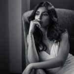 Harshita Gaur Instagram - Nazar kahi bhi ho! Dil tumhari taraf hai . . . 📸 @mainaurmeracamera @punya.makeupandhair