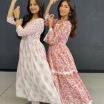 Harshita Gaur Instagram - Tere Naina 🌸 Dancing with @harshita1210 💞 Choreography by @khyati_kj Edited by @hardik_jajoo Thank you for the space and the help, you're the sweetest ❤ @swayfordance @abhishek_choreographer . #khyatijajoo #dancereel #khyatijajoochoreography #reelitfeelit #feelitreelit #dancereels #reelkarofeelkaro #terenaina #deepikapadukone #akshaykumar #semiclassical #instareels