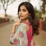 Harshita Gaur Instagram - 🌻