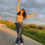 Harshita Gaur Instagram - 🌞 gets me so excited !! . . . 📸 @siddhi_idnani light nahi jaani chaiye 😅😋 Nampong, Arunachal Pradesh, India