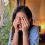 Harshita Gaur Instagram - Thodi randomness bhi zaroori hai! Hai na @rohanshah ?😋