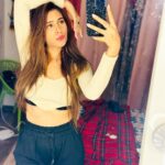 Hiba Nawab Instagram - Mirror mirror on the wall Tell me who’s the craziest of em all 😜 PS - find the photobomber @raashi_bawa 😝 Mumbai, Maharashtra