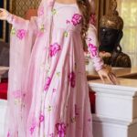 Hiba Nawab Instagram - 🪷𝒢𝓊𝓁-𝑒-कमल🪷 The Asavari Handpainted Suit Set in a beautiful hue of pink makes you look gorgeous feeling blushed from inside just like the blooming flowers of lotuses. ✨ This one's a show stealer with its churidaar sleeves and beautiful organza dupatta that can be worn at festive occasions and soirees as well.✨ Shop this from our website now✨ www.aachho.com #aachho #newcollection #hibanawab #gulekamal #handpaintedcollection #outfitsfordiwali #festiveoutfits