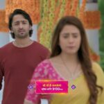 Hiba Nawab Instagram - Sayuri ko manaane ki Kanha kar raha hai koshish baar-baar, lekin kya Sayuri apnayegi uska pyaar? Dekhiye #WoToHaiAlbelaa, Somvaar se Shanivaar, raat 9:00 baje, sirf Star Bharat par! #DilDekeDekhoZara @shaheernsheikh @hibanawab @kinshukvaidya54 @pallavipradhan1410