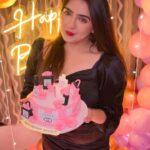 Hiba Nawab Instagram - Happy birthday to my baby baby baby, to my bestest friend in the whole wide world♥️🥰😍… I wish you have a fantastic day ♥️ I love you and I’ll always cherish the bond we share, no matter what♥️♥️ I miss you rn can’t wait to see my prettiest baby.. happpyyyyyyyy happyyyyyy to you cutie🥳 🔥💕🥰😍