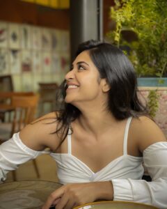 Indhuja Ravichandran Instagram - Yas! My dim sums arrived & 
me be like😬😬😬