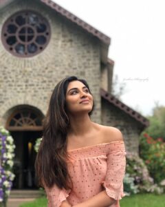 Indhuja Ravichandran Instagram - #queenofthehill #kodaikanal 
Shot by @cinematographer_gautham